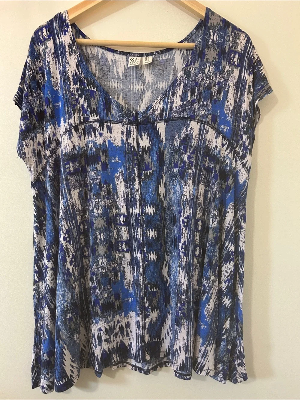 Artisan NY Blue Ikat Abstract Print V-Neck Short Sleeve Top Sz 1X